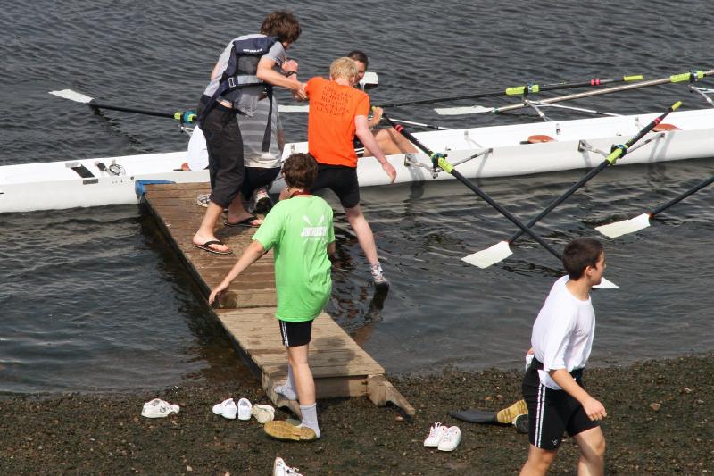 IntSch10 097.jpg - Revenge in the water-splashing battle